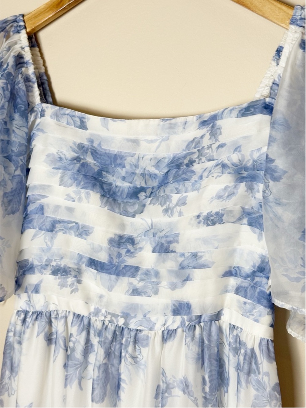 Abercrombie Emerson Angel Sleeve
Midi Dress in Blue Floral M - Picture 5 of 11